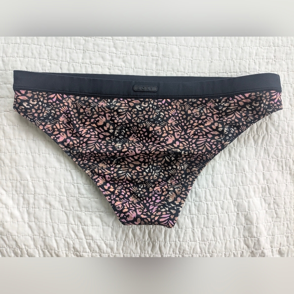 Roxy Rash guard Bikini Set - Picture 2 of 8